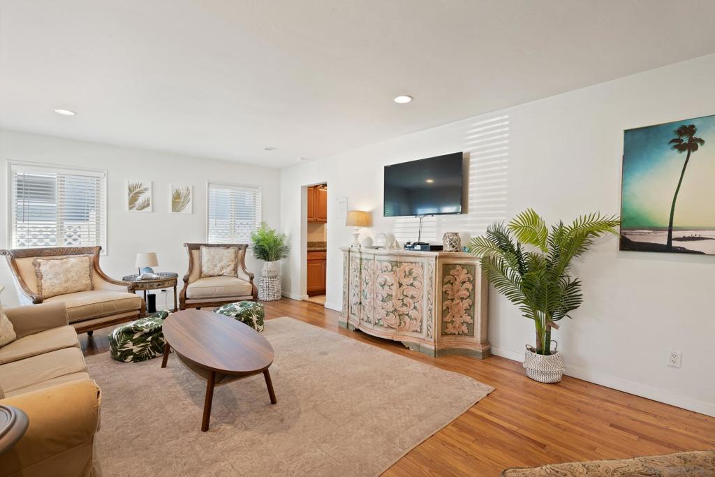 647 Loring - photo 2