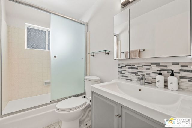 547 N Sunrise Way, Palm Springs CA: https://media.crmls.org/mediaz/e16bebd2-f483-4147-9474-f8c0e37f1e78.jpg