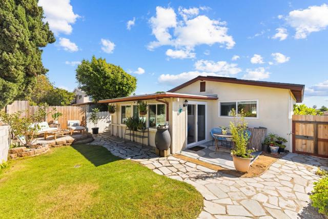 3560 Santa Maria Street, Oceanside CA: https://media.crmls.org/mediaz/e16c495f-f87d-4667-9478-111389bd8a14.jpg