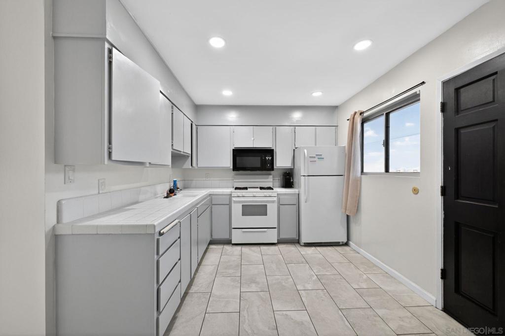 4875 Cole - photo 17