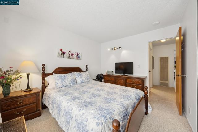 14295 Doolittle Dr, San Leandro CA: https://media.crmls.org/mediaz/e16cbf70-00e1-4cfd-b857-fb6284433d6a.jpg