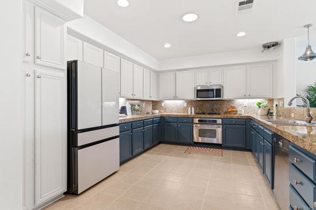 2534 Navarra Drive, Carlsbad CA: https://media.crmls.org/mediaz/e16cfe04-332b-4b4b-8441-93af7c0d41e6.jpg