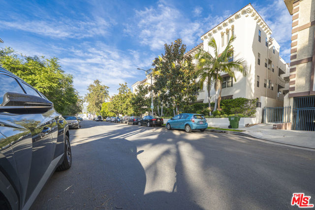 122 N Clark Drive, West Hollywood CA: https://media.crmls.org/mediaz/e16d1182-2d46-4cdb-9f50-8ac6905adfb5.jpg