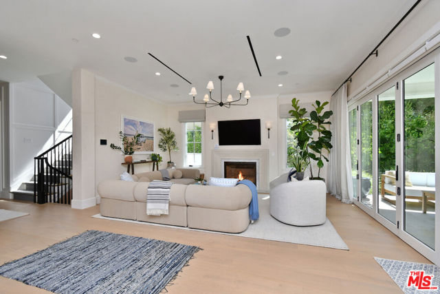 416 21st Place, Santa Monica CA: https://media.crmls.org/mediaz/e16d6e30-59d0-4358-a740-ed3e628e0da4.jpg