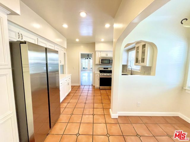 848 S Curson Avenue, Los Angeles CA: https://media.crmls.org/mediaz/e16db1fc-f1c4-45fe-9f2d-213e25ce89f4.jpg