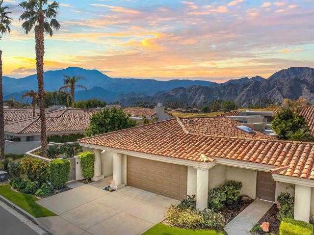 54877 Inverness Way, La Quinta CA: https://media.crmls.org/mediaz/e16dd3c7-c725-4e00-a91e-05f5c0caf8ef.jpg