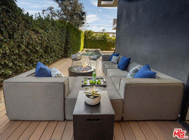 8356 W 4th Street, Los Angeles CA: https://media.crmls.org/mediaz/e16e0842-145d-4d2e-85df-88d9d91244af.jpg