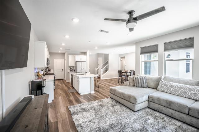 1777 Whitmore Loop, Chula Vista CA: https://media.crmls.org/mediaz/e16e7965-fa56-4885-9fdb-52f316c5b214.jpg