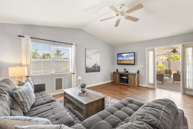 724 Hollowglen Road, Oceanside CA: https://media.crmls.org/mediaz/e16f90a3-5891-4e37-bb71-3e071fae9e3c.jpg