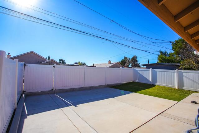 16475 Vine St, Hesperia, California 92345, ,Multi-Family,For Sale,Vine St,240025582SD