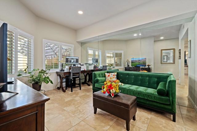 54121 Oakhill, La Quinta CA: https://media.crmls.org/mediaz/e16fe4f5-c1c1-40bd-94f7-20deccf4002e.jpg