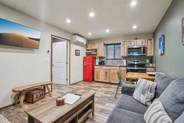 25750 Alderwood, Idyllwild CA: https://media.crmls.org/mediaz/e17056c6-d177-4b90-87c9-13295f1794d1.jpg