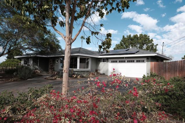 2345 Alta Vista Dr, Vista CA: https://media.crmls.org/mediaz/e1709a56-a468-4580-991e-00966e93e4b3.jpg