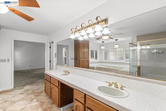 27000 S Hillview St, Tracy CA: https://media.crmls.org/mediaz/e170a4c5-c16b-4690-a80a-a2b3cbd7f678.jpg