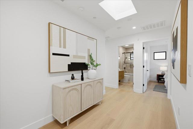 852 La Para Avenue, Palo Alto CA: https://media.crmls.org/mediaz/e170ab7b-15ee-4722-9088-baf39a805aa6.jpg