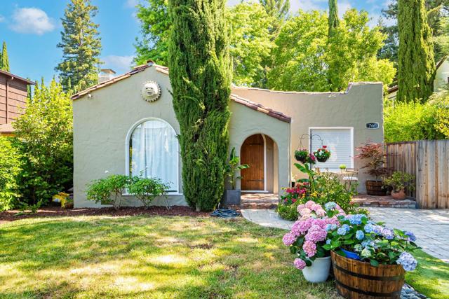 766 Nash Avenue, Menlo Park CA: https://media.crmls.org/mediaz/e170d268-c031-415b-9e34-9a572bcf3bdb.jpg