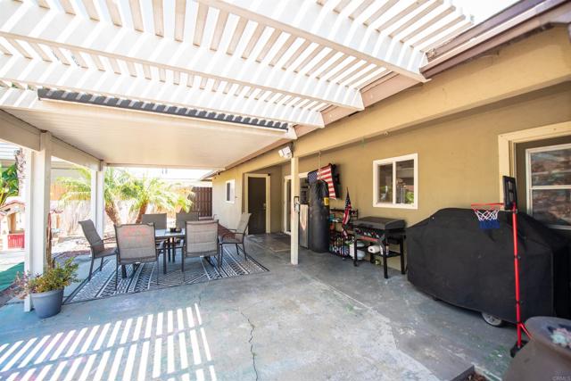 Detail Gallery Image 33 of 63 For 2094 Thibodo Ct, Vista,  CA 92081 - 3 Beds | 2 Baths