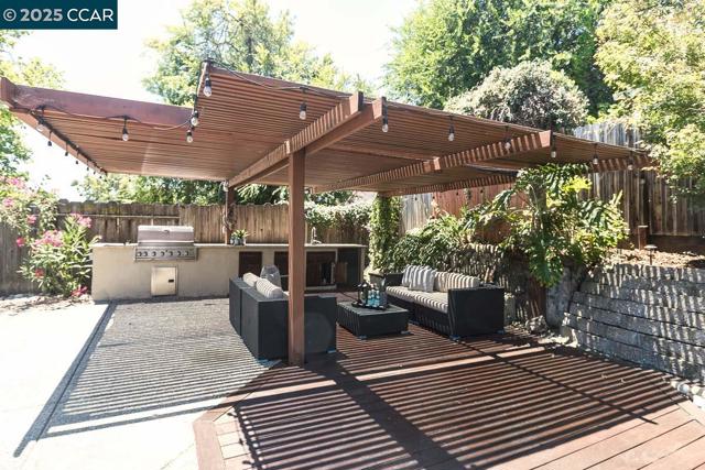 1736 Silverwood Dr, Martinez CA: https://media.crmls.org/mediaz/e17166b2-36fe-487b-81f9-b35f8754fb9c.jpg