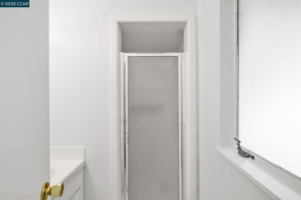https://media.crmls.org/mediaz/e171f5df-12ef-49f0-87e7-7d48b9643c77.jpg?preset=X-Large