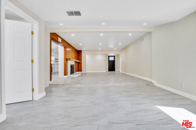 18800 Cohasset Street, Reseda CA: https://media.crmls.org/mediaz/e1725d36-f507-46a3-a6eb-e54328e0ff31.jpg