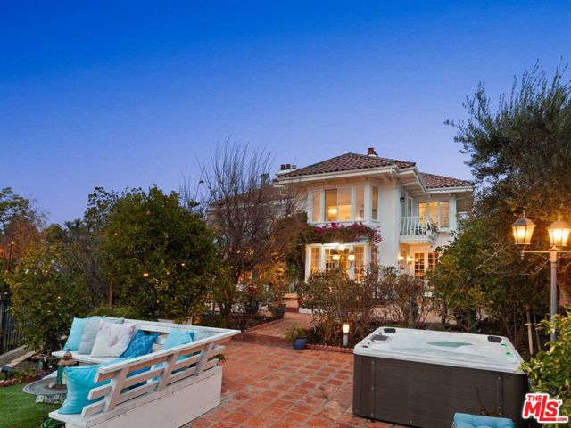 2113 Stoney Hill Road, Los Angeles CA: https://media.crmls.org/mediaz/e17270e5-7993-4158-a008-934cc8938747.jpg
