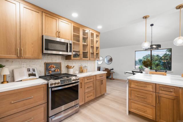 1657 FOOTHILL Drive, Vista CA: https://media.crmls.org/mediaz/e172d07c-a552-41ff-8041-aa9d4805afed.jpg