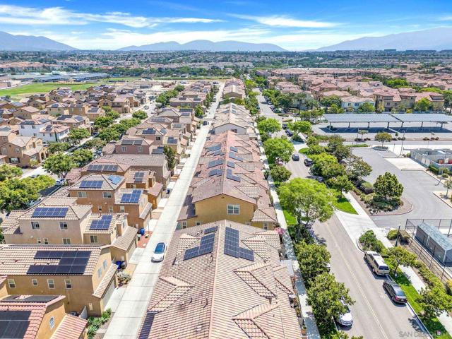 1367 Santa Diana Rd, Chula Vista CA: https://media.crmls.org/mediaz/e172f3bc-5802-4528-9760-805e3a197377.jpg