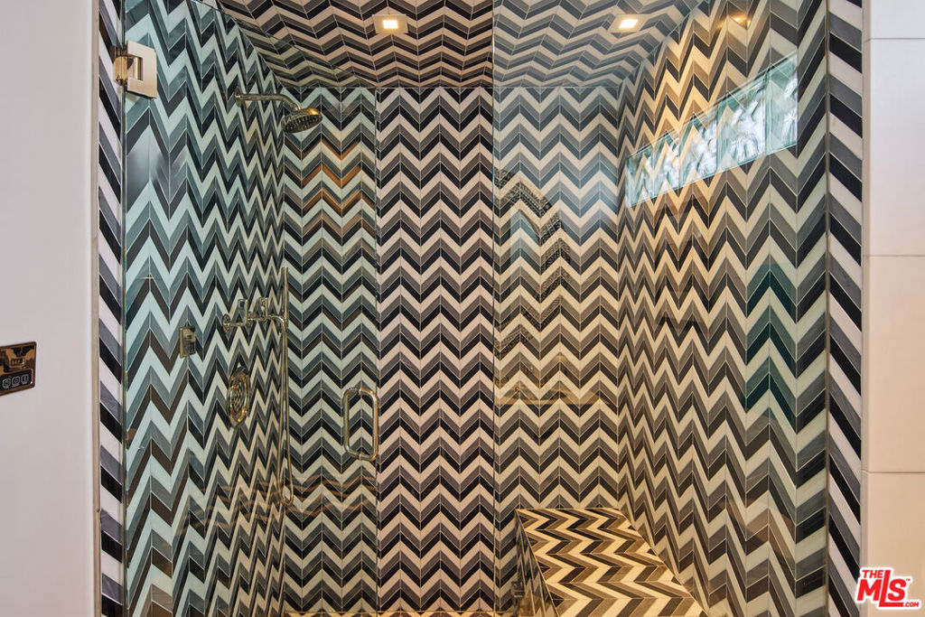 https://media.crmls.org/mediaz/e1736379-5cff-43b9-8e1a-b4e80e34f5f4.jpg?preset=X-Large