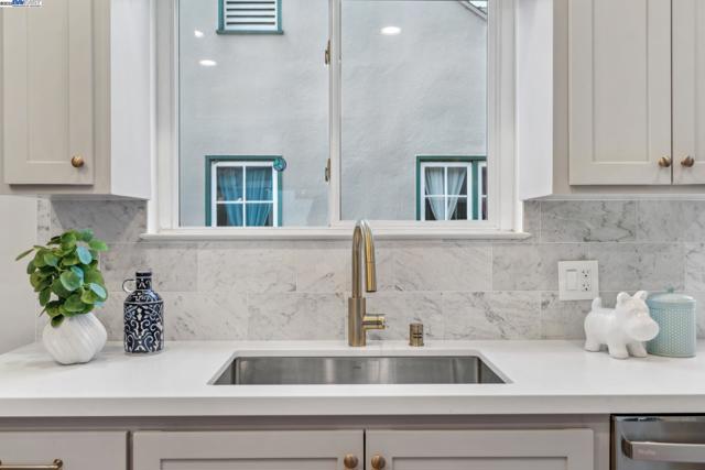 1827 Moreland Dr, Alameda CA: https://media.crmls.org/mediaz/e1736913-6d3b-48a3-bee3-ff0f45fde043.jpg