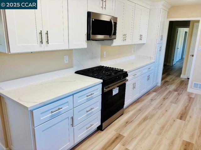 1011 Harbor View Dr, Martinez CA: https://media.crmls.org/mediaz/e173e26a-ec65-4340-a564-f7cf7a2bf78f.jpg