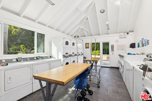 5003 Stoney Creek Road, Culver City CA: https://media.crmls.org/mediaz/e173f175-9fa0-46e4-a443-e1bdd6e49f33.jpg