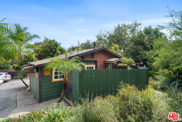 483 Sturtevant Drive, Sierra Madre CA: https://media.crmls.org/mediaz/e1743feb-60b6-4c9a-814a-6e92ad81ca26.jpg