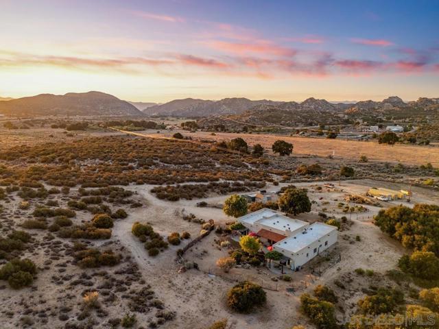 40760 Old Highway 80, Boulevard CA: https://media.crmls.org/mediaz/e1754a8e-fa4c-484e-b18b-cbec63d658fd.jpg