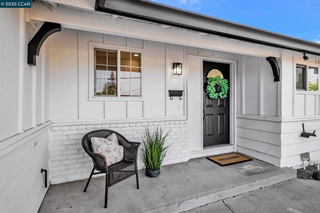 1498 Delaware Dr, Concord CA: https://media.crmls.org/mediaz/e175605f-366b-4a76-ad3f-d5a071703c42.jpg