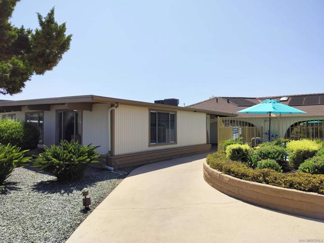 1401 El Norte Pkwy, San Marcos CA: https://media.crmls.org/mediaz/e175b3a8-e467-4074-8edc-5ad02a4085e8.jpg