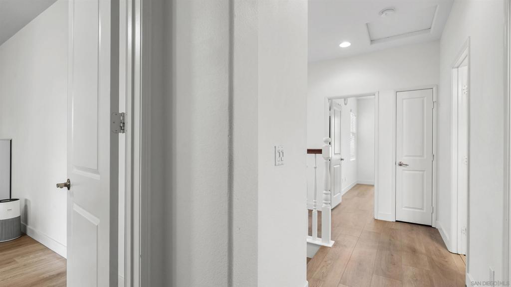 https://media.crmls.org/mediaz/e175b7a5-b9fd-4187-8267-f24b68f721e8.jpg?preset=X-Large