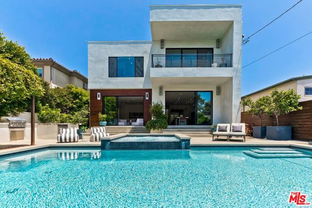 3571 Colonial Avenue, Los Angeles CA: https://media.crmls.org/mediaz/e175c59b-7883-47dc-abae-e8871c1a382e.jpg