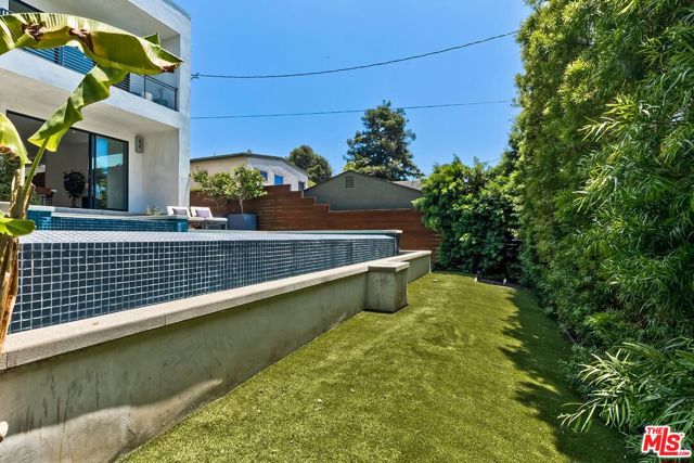 3571 Colonial Avenue, Los Angeles CA: https://media.crmls.org/mediaz/e175e509-5d99-47db-96b9-153c3c76537f.jpg