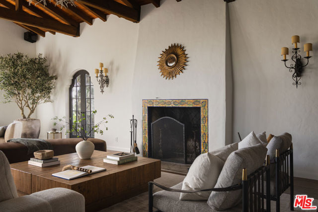 2311 Alto Oak Drive, Los Angeles CA: https://media.crmls.org/mediaz/e1768f91-1a09-4c61-a229-a46b77698c17.jpg