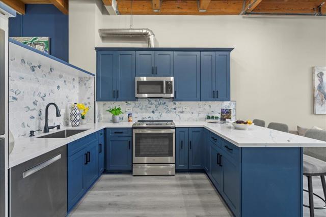 333 Santana Row, San Jose CA: https://media.crmls.org/mediaz/e176f11f-e6d0-43c1-a54b-63cbd264415d.jpg