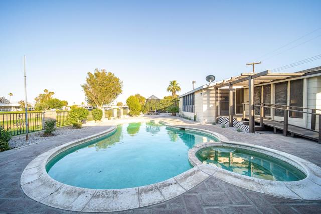 33440 Carlsbad Circle, Thousand Palms CA: https://media.crmls.org/mediaz/e1775038-a3c9-40a4-bb17-1d17b72de11a.jpg