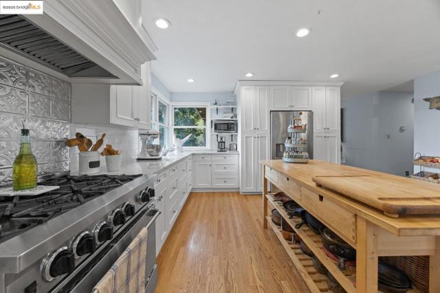 2821 Erin CT, Richmond CA: https://media.crmls.org/mediaz/e177b9ed-c51f-41f3-a659-2ac5e3fd5537.jpg