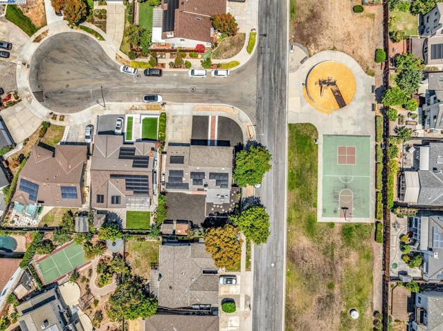 524 Gamay Ct, Fremont CA: https://media.crmls.org/mediaz/e178124b-8dec-4511-9f9f-c817c8e1da80.jpg