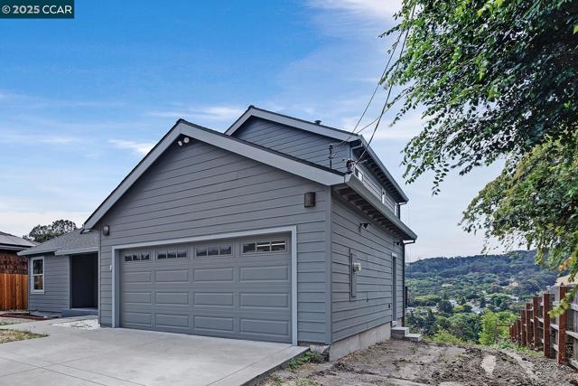 4044 Lambert Rd, El Sobrante CA: https://media.crmls.org/mediaz/e1781412-9a8c-46f7-a0f4-ace0c1c38cc2.jpg