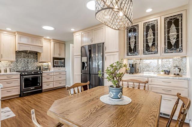 11020 Enchanto Vista Drive, San Jose CA: https://media.crmls.org/mediaz/e1787487-ad7a-4976-bb83-98203f0a0b62.jpg