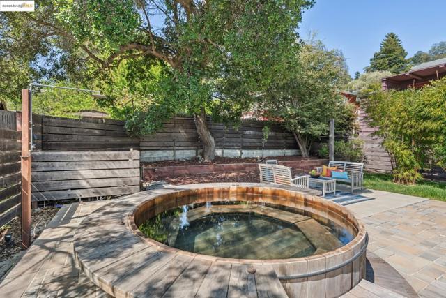 2847 Shasta Rd, Berkeley CA: https://media.crmls.org/mediaz/e1788063-3159-484b-a850-fdd07cfb8787.jpg