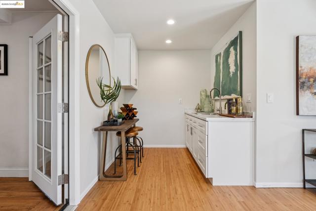 1865 Overhill Rd, Concord CA: https://media.crmls.org/mediaz/e178de70-584d-4763-bf20-f9e209665f4a.jpg