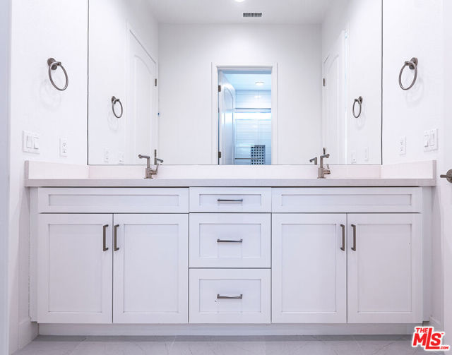 75601 Montage, Palm Desert CA: https://media.crmls.org/mediaz/e178fc58-249c-4f7f-a771-0594d0c4464a.jpg