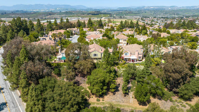 4126 Sterlingview Drive, Moorpark CA: https://media.crmls.org/mediaz/e1791b0a-84d3-4292-a715-0b366e5f2c9d.jpg