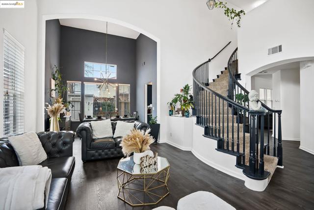 2105 Bedrock Way, Antioch CA: https://media.crmls.org/mediaz/e179a290-3c08-4a27-a093-30d26faafae8.jpg